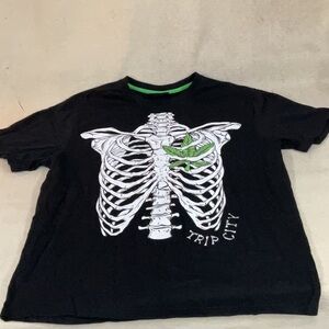 EUC Mens short sleeve Trip city t-shirt